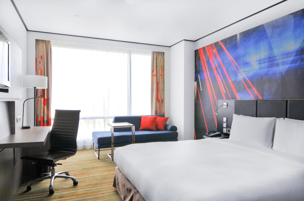 Hyatt Regency Taoyuan International Airport Hotel Exterior photo A room at the Novotel London West