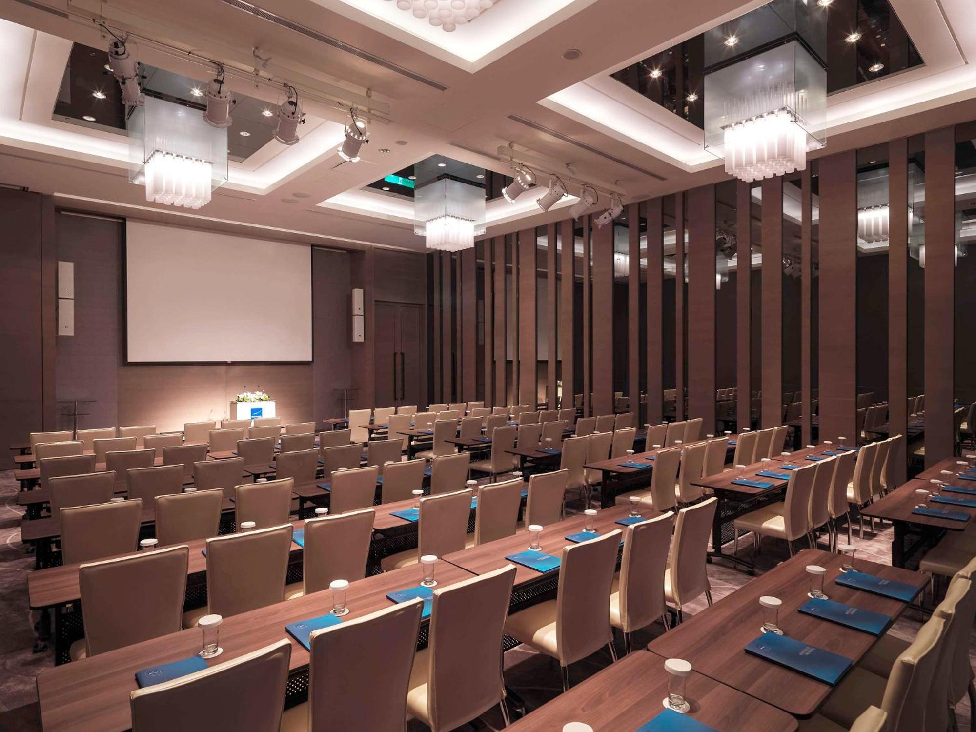 Hyatt Regency Taoyuan International Airport Hotel Exterior photo The ballroom