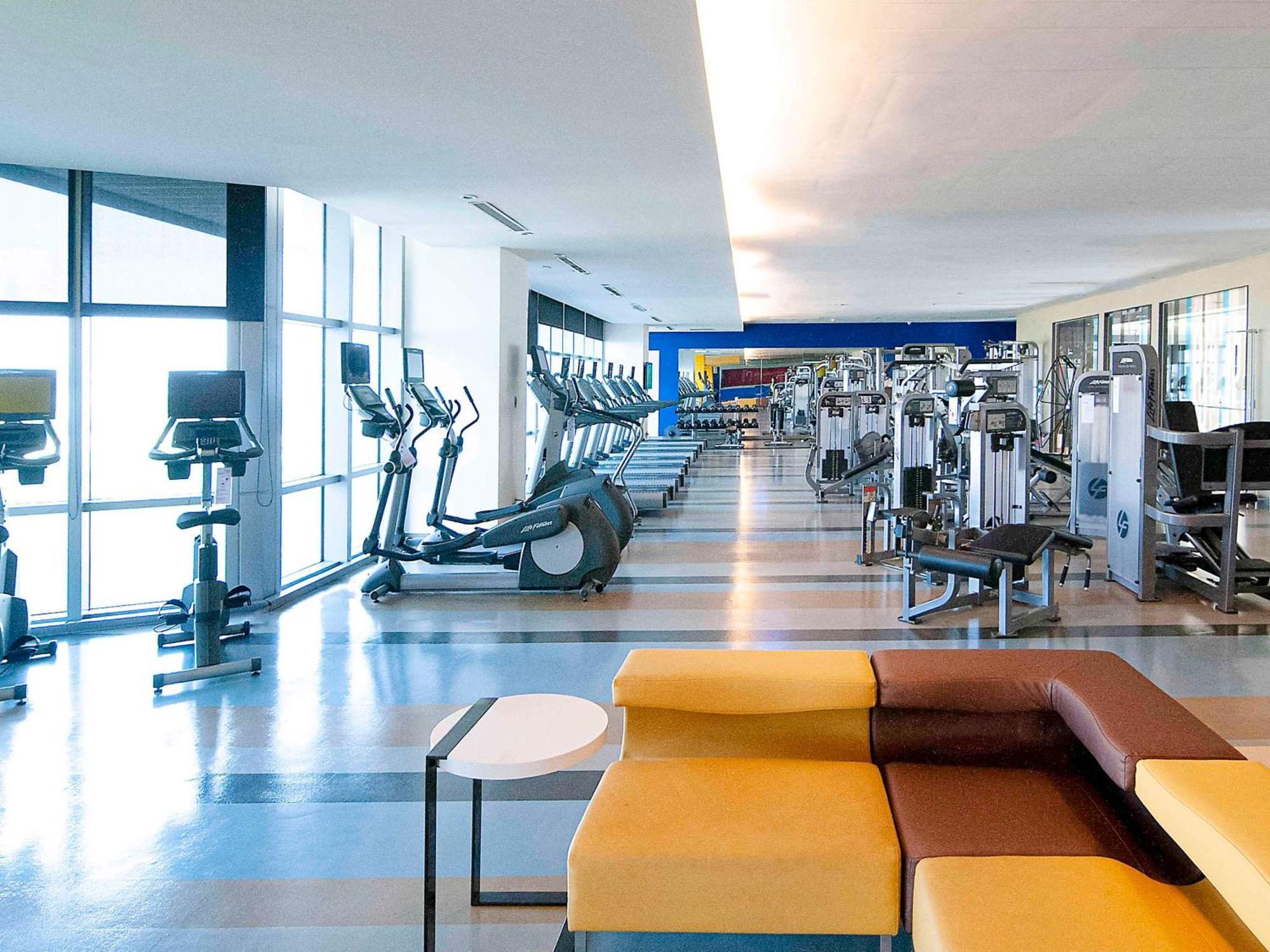 Hyatt Regency Taoyuan International Airport Hotel Exterior photo The gym at the Westin