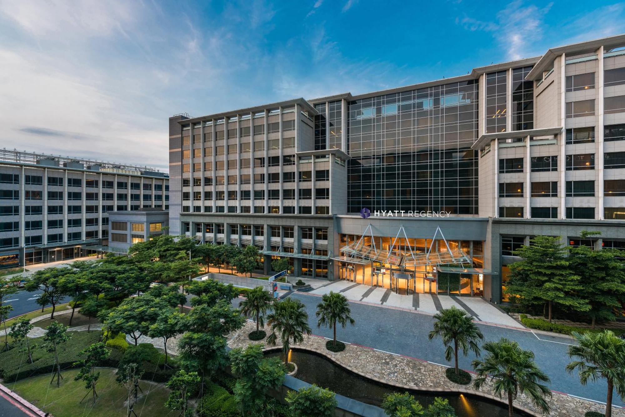 Hyatt Regency Taoyuan International Airport Hotel Exterior photo